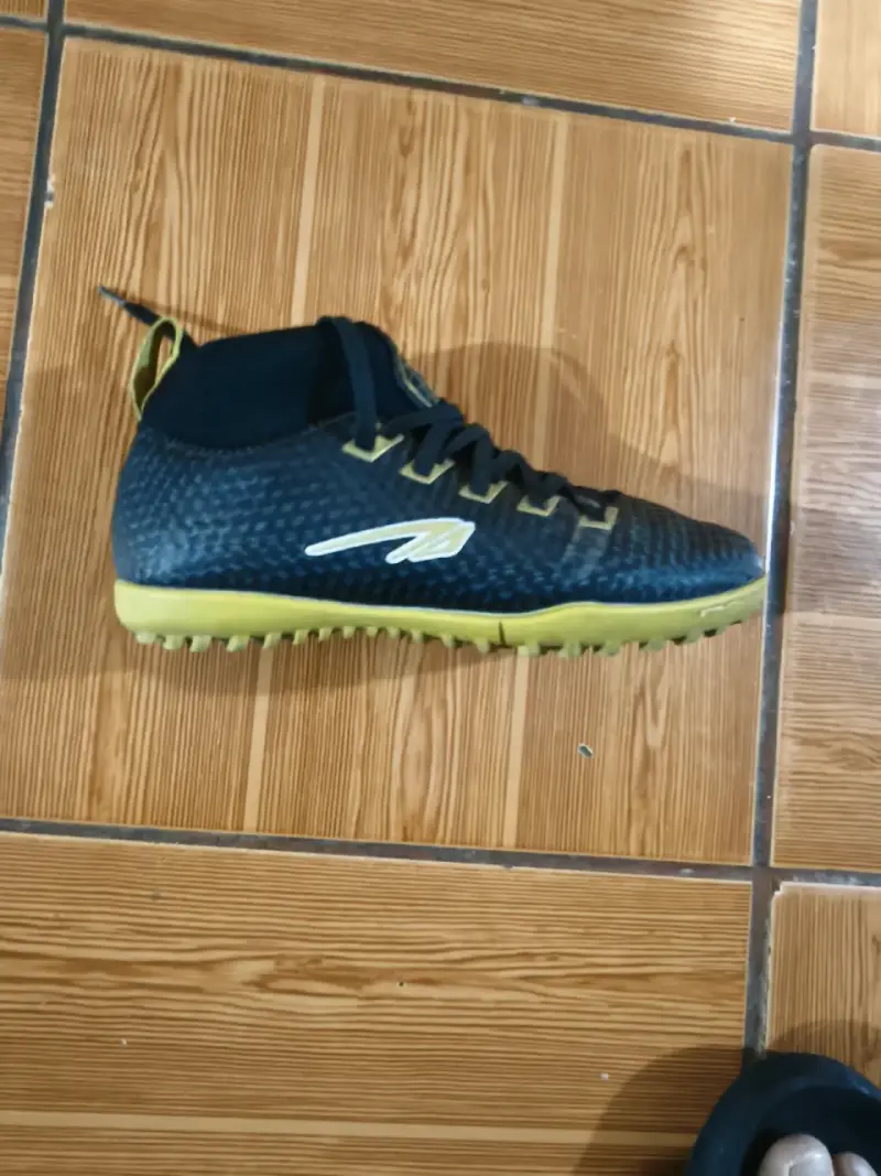 Zapatillas futbol niño talla 32 - 1