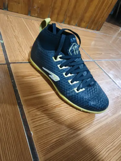 Zapatillas futbol niño talla 32 - miniatura 2