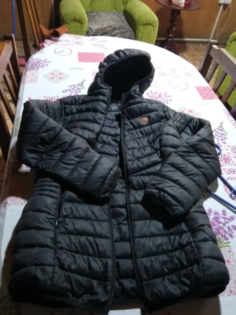 Parka negra acolchada - 1