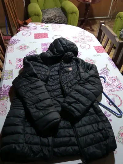 Parka negra acolchada - miniatura 3