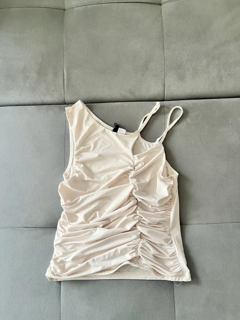 Polera sin mangas blanca fruncida