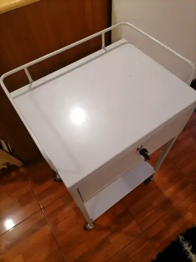 Mesa Killian con ruedas 360 - miniatura 5