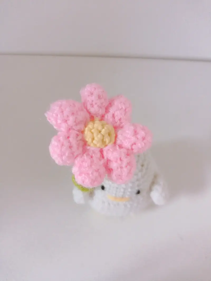 Patito amigurumi con flor - 3