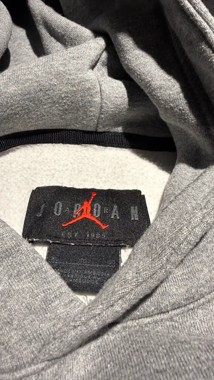 Polerón gris con diseño deportivo jordan original - 3