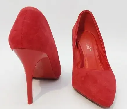 Zapatos de tacón altos rojos