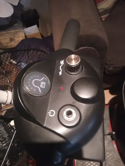 Moto Scooter 4 ruedas - miniatura 1