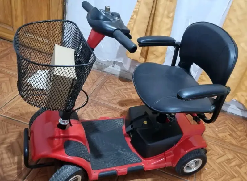 Moto Scooter 4 ruedas - 4