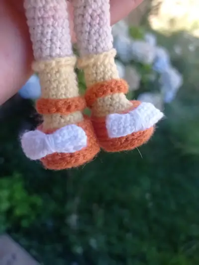 Muñeca de crochet hecha a mano - miniatura 3