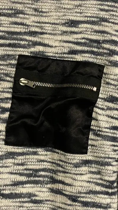 Polerón blanco con bolsillo negro - miniatura 3
