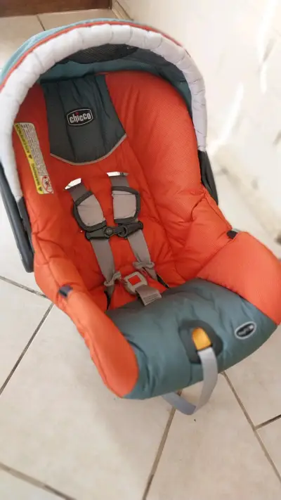 Silla de auto Chicco naranja - miniatura 1