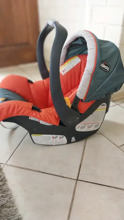 Silla de auto Chicco naranja - miniatura 3