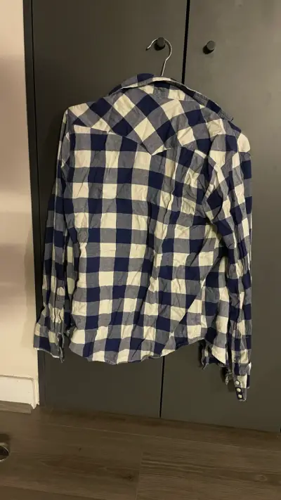 Camisa a cuadros azul y blanco - miniatura 6