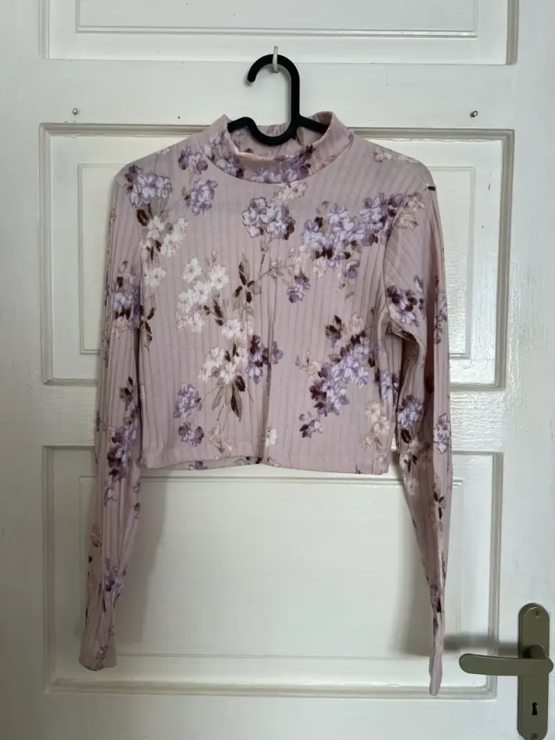 Polera H&M estampada floral morada - 1