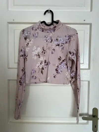 Polera H&M estampada floral morada - miniatura 1