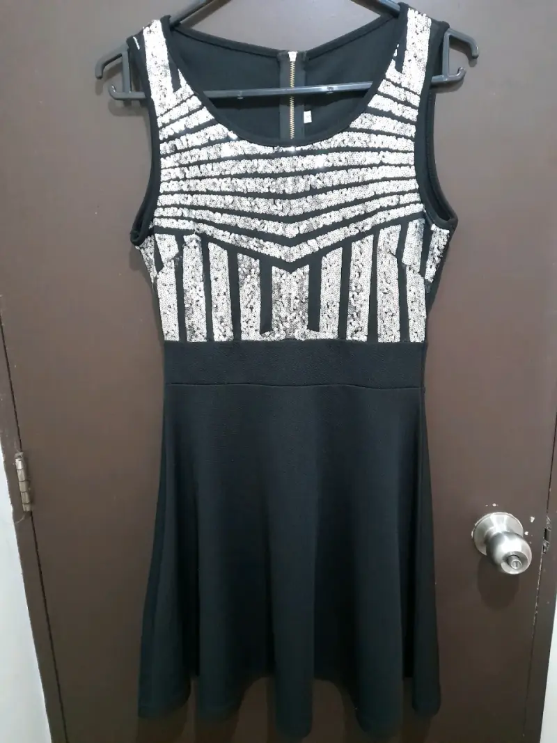Vestido negro con lentejuelas