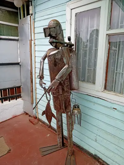 Escultura metálica de buzo - miniatura 2