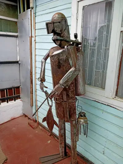 Escultura metálica de buzo - miniatura 3