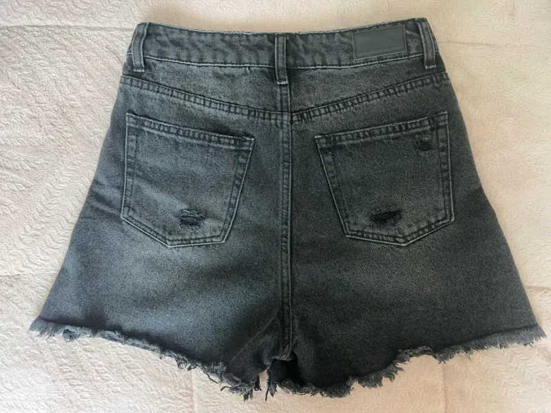 Shorts de mezclilla desgastados - 2