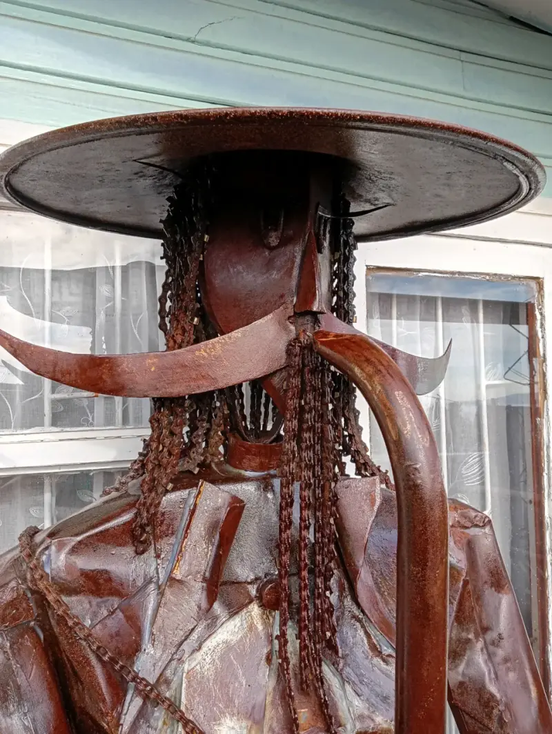 Escultura de vaquero de metal - 2