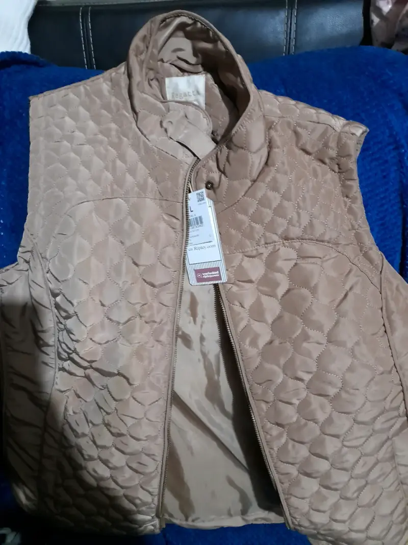 Chaleco acolchado beige nuevo