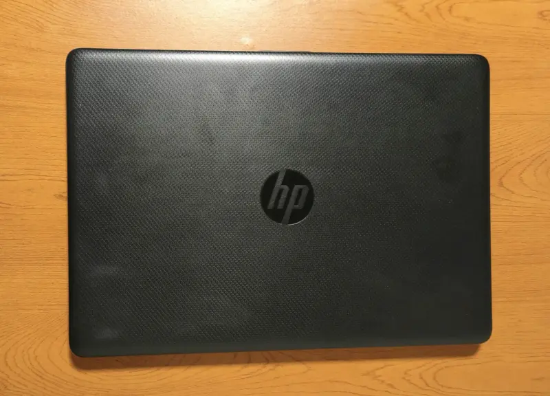 Laptop HP negra en buen estado - 3