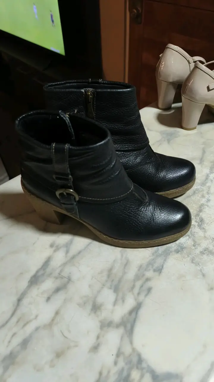 Botines negros de cuero - 1