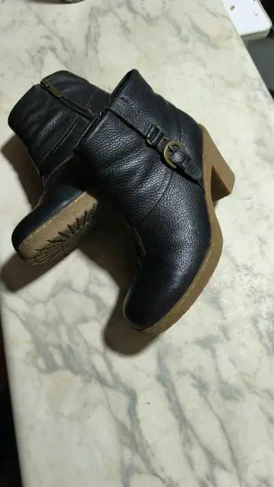 Botines negros de cuero - miniatura 2