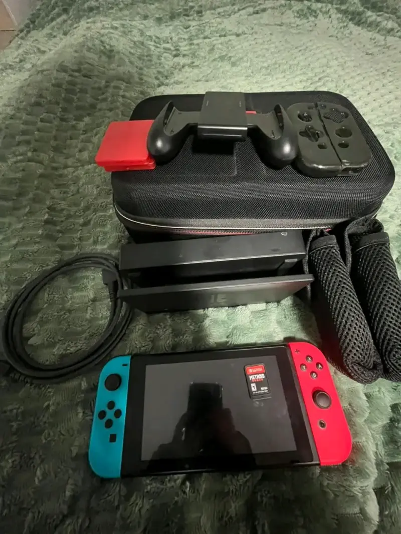 Consola Nintendo Switch con juego y accesorios - 1