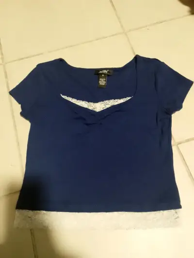 Polera azul con encaje - miniatura 1