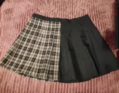 Falda corta a cuadros plisada bicolor - miniatura 2