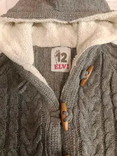 Chaleco gris con capucha - miniatura 3