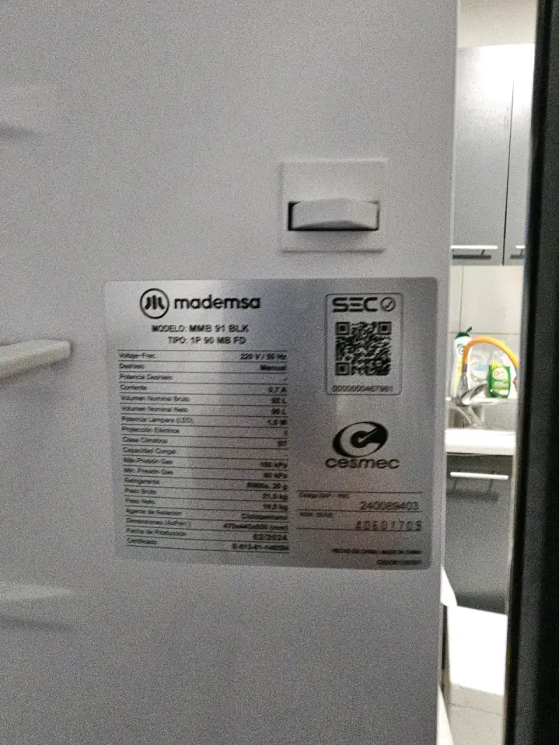 Refrigerador Mademsa negro compacto - 4