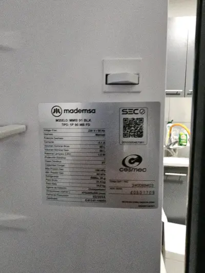 Refrigerador Mademsa negro compacto - miniatura 4