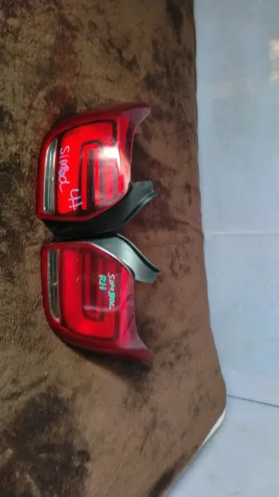 Focos trasero de auto usados - miniatura 3