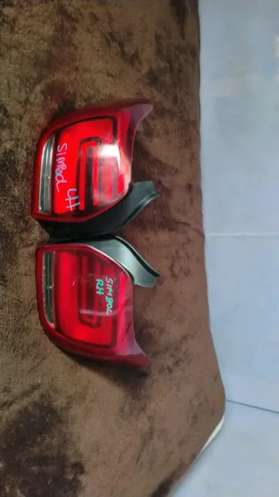 Focos trasero de auto usados - miniatura 4
