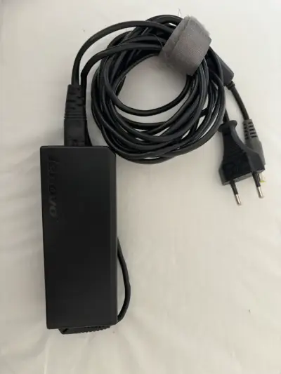 Cargador Lenovo para laptop - miniatura 1