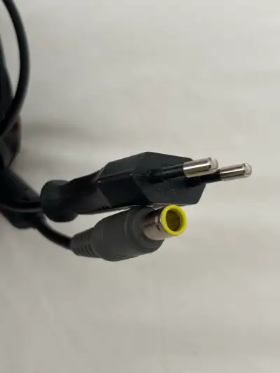 Cargador Lenovo para laptop - miniatura 2