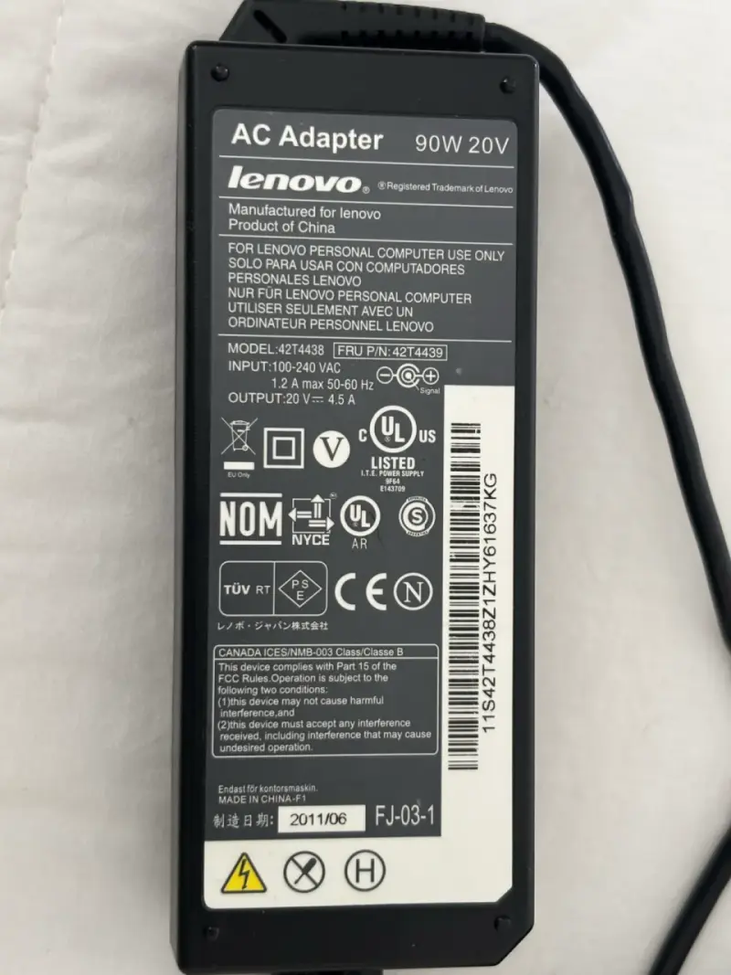 Cargador Lenovo para laptop - 3