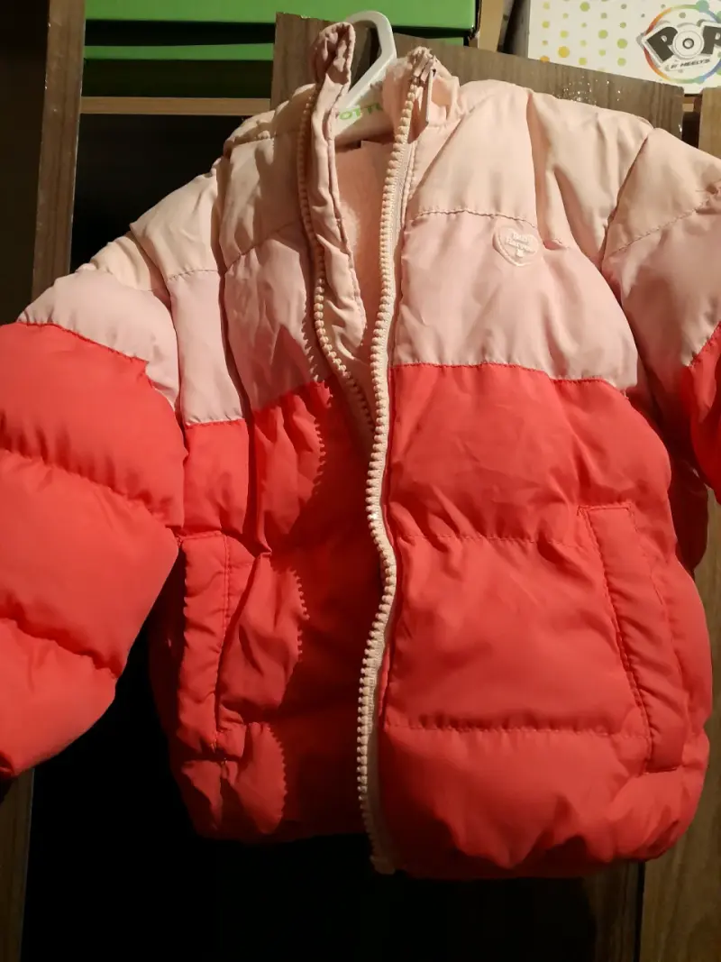 Chaqueta puffer rosa y roja - 1
