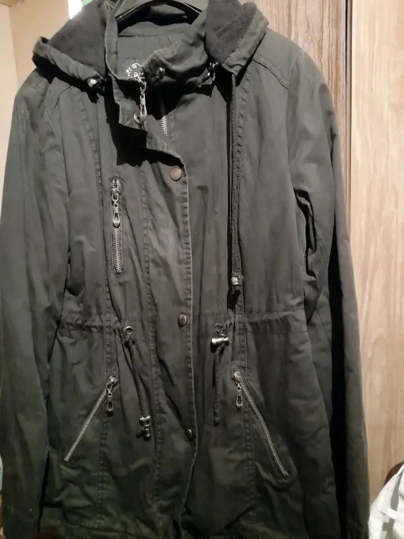 Parka verde militar con capucha - 1