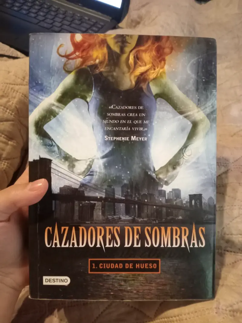 Libro Cazadores de Sombras: Ciudad de Hueso - 1