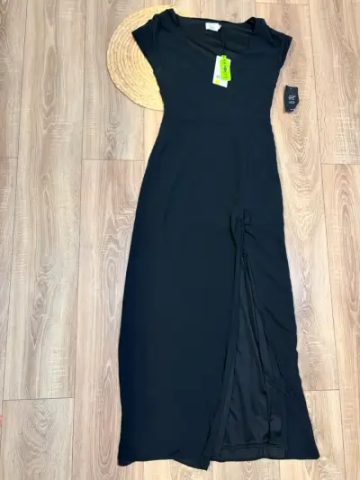 Vestido largo negro con etiqueta - miniatura 1
