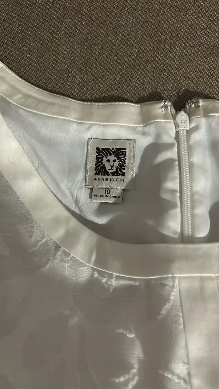 Vestido blanco con diseño floral - 2