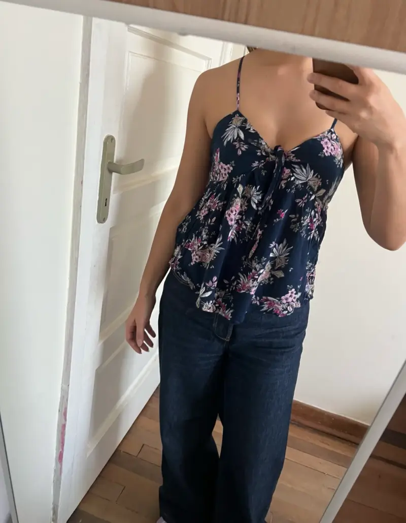Polera unlimited escote floral azul - 1