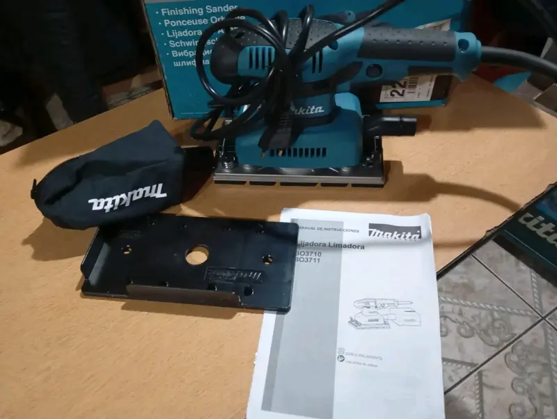 Lijadora de acabado Makita BO3710 - 3