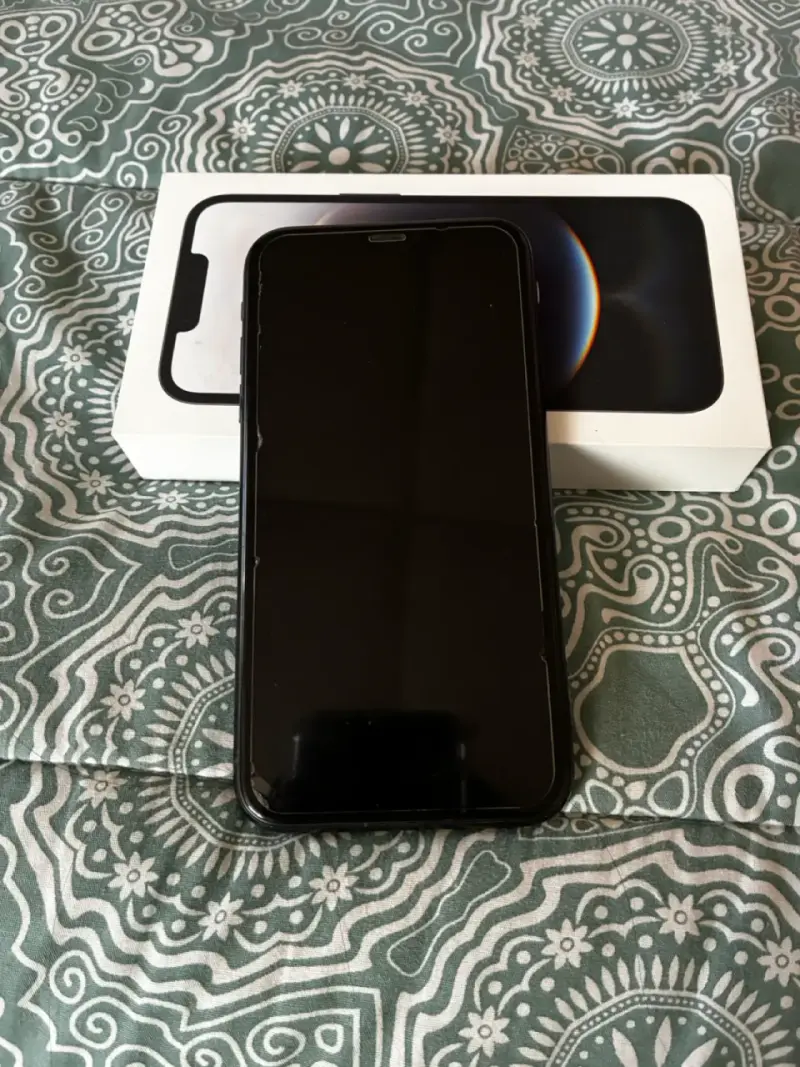 iPhone XR - 3