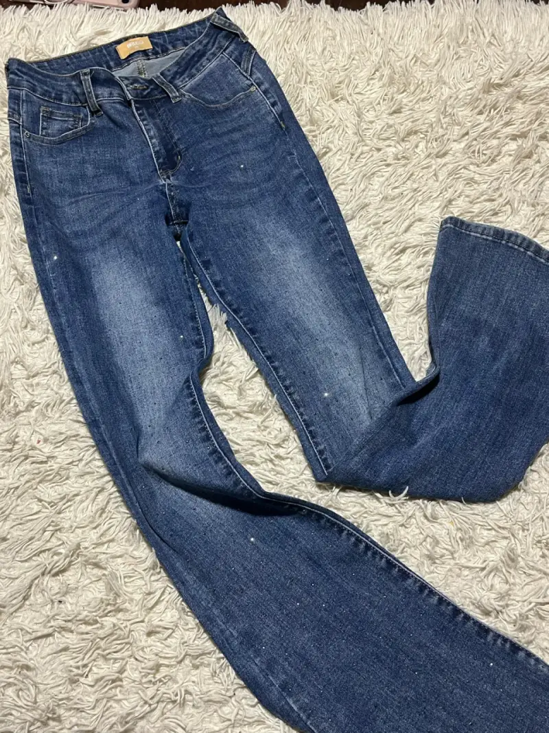 Jeans azul con brillos - 1