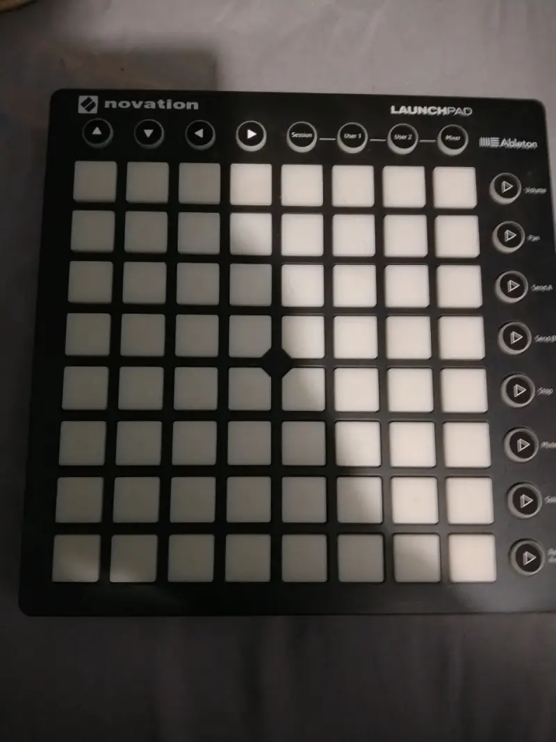 Controlador MIDI Novation Launchpad - 1
