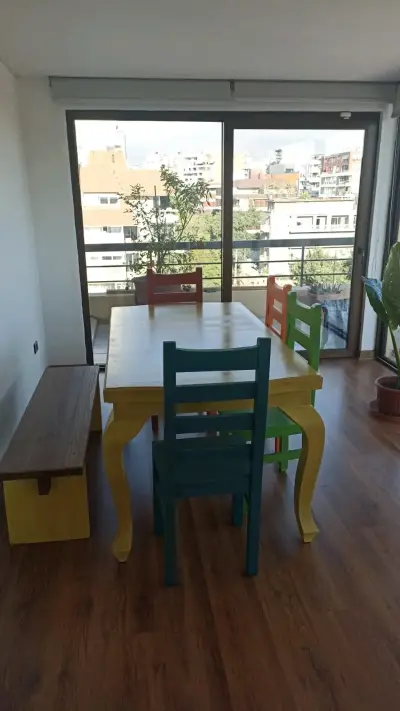 Juego de comedor colorido - miniatura 1