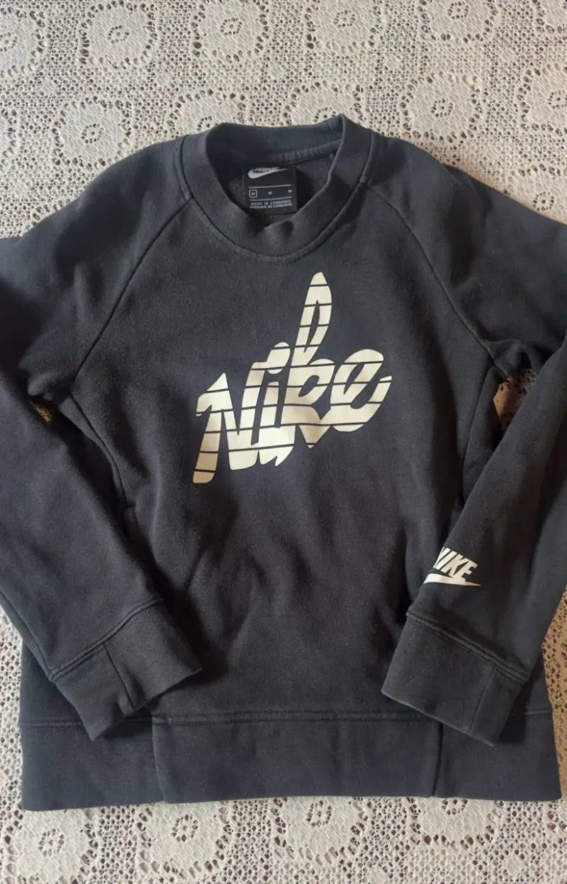 Polerón Nike negro estampado